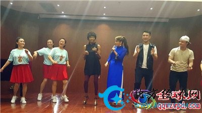 乌兰图雅发布会07.jpg